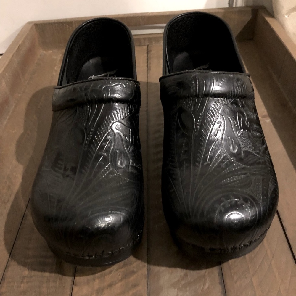 Dansko Women’s Clogs 12 US 43 EU Leather Clog Black Tooled Print Paisley